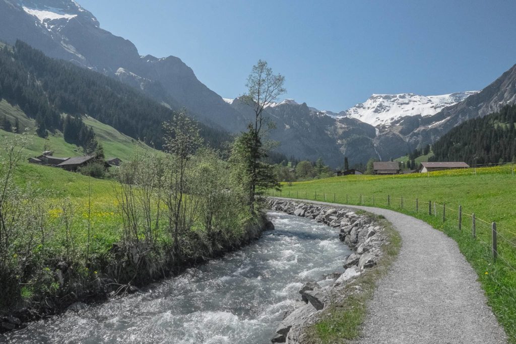 Spaziergang entlang der Engstlige