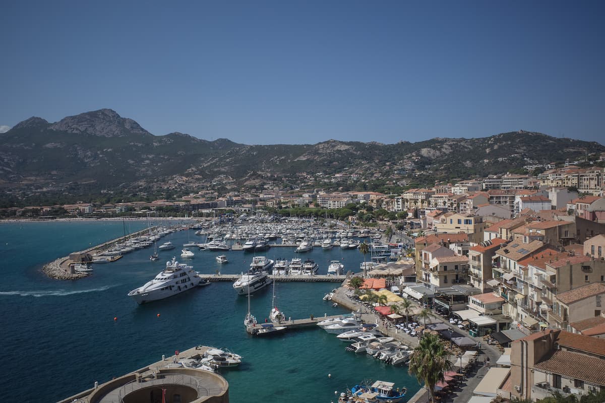 Blick über Calvi