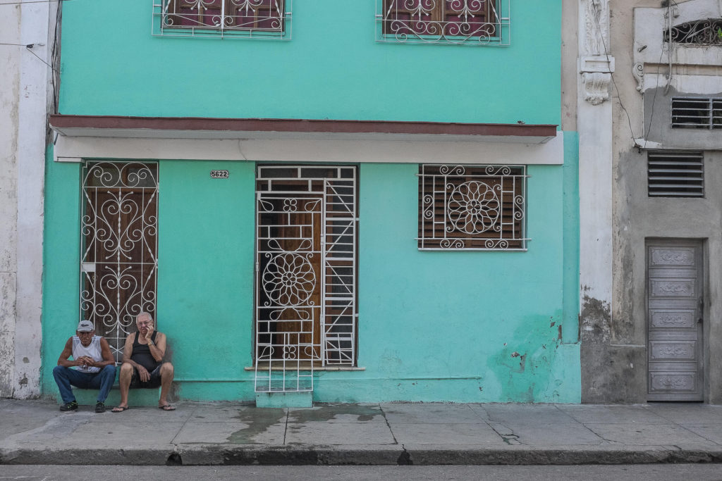 Boring men in Cienfuegos