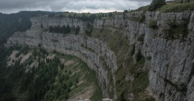 Creux du Van, ein inspirierender Ausräumungskessel Creux du Van, ein inspirierender Ausräumungskessel
