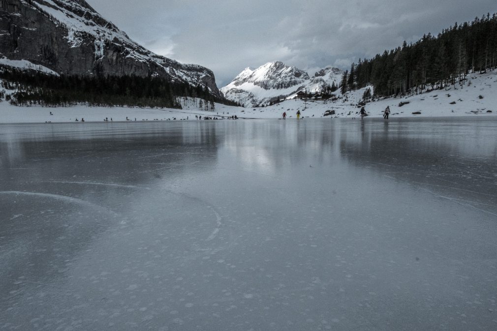 Eislaufen auf dem Oeschinensee