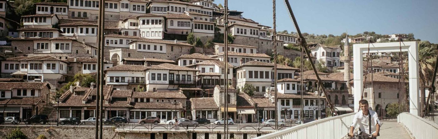 Fahrradfahrer in Berat Albanien