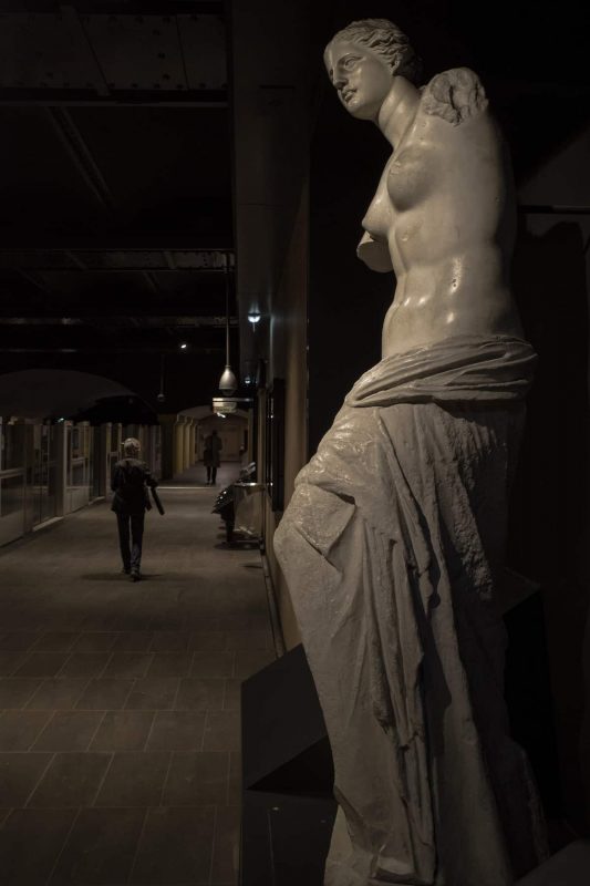 Metro Louvre Paris