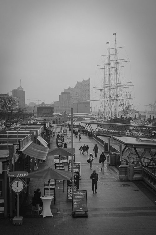 Quai an den Landungsbrücken in Hamburg