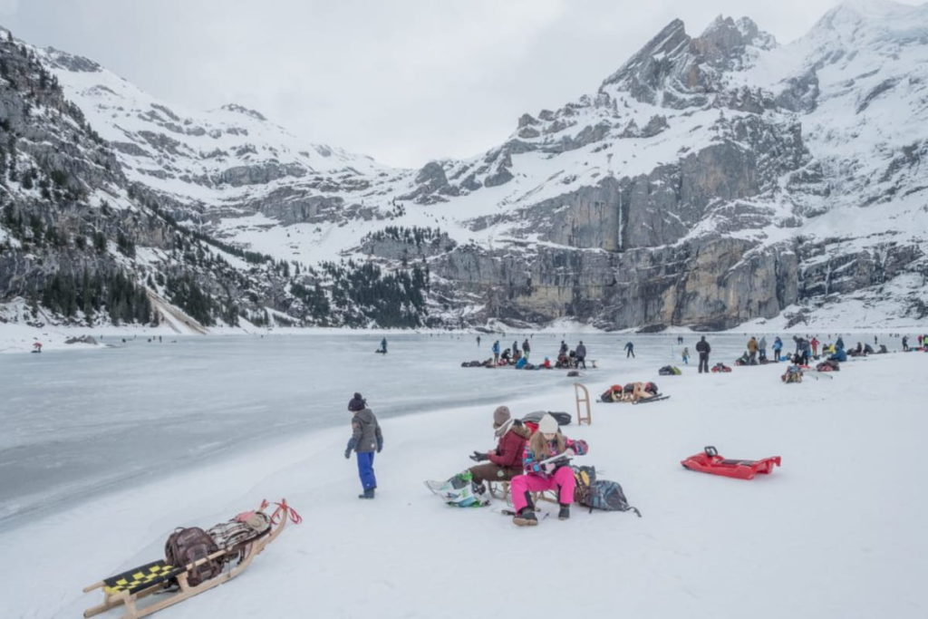 Familienausflug am gefrorenen Oeschinensee