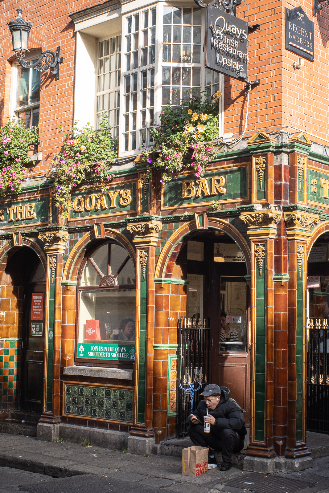 Lunch vor einem Pub in Dublin