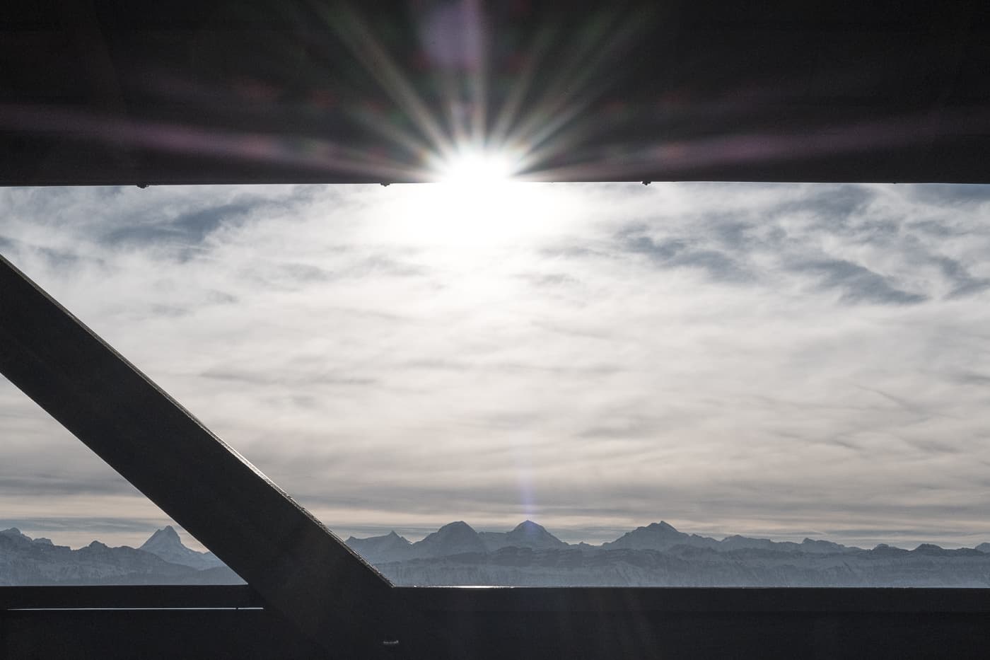 Morgensonne auf dem Aussichtsturm Chuderhüsi