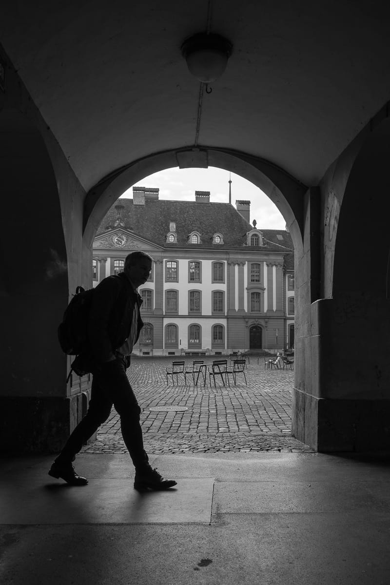 Passant in der Münstergasse in Bern