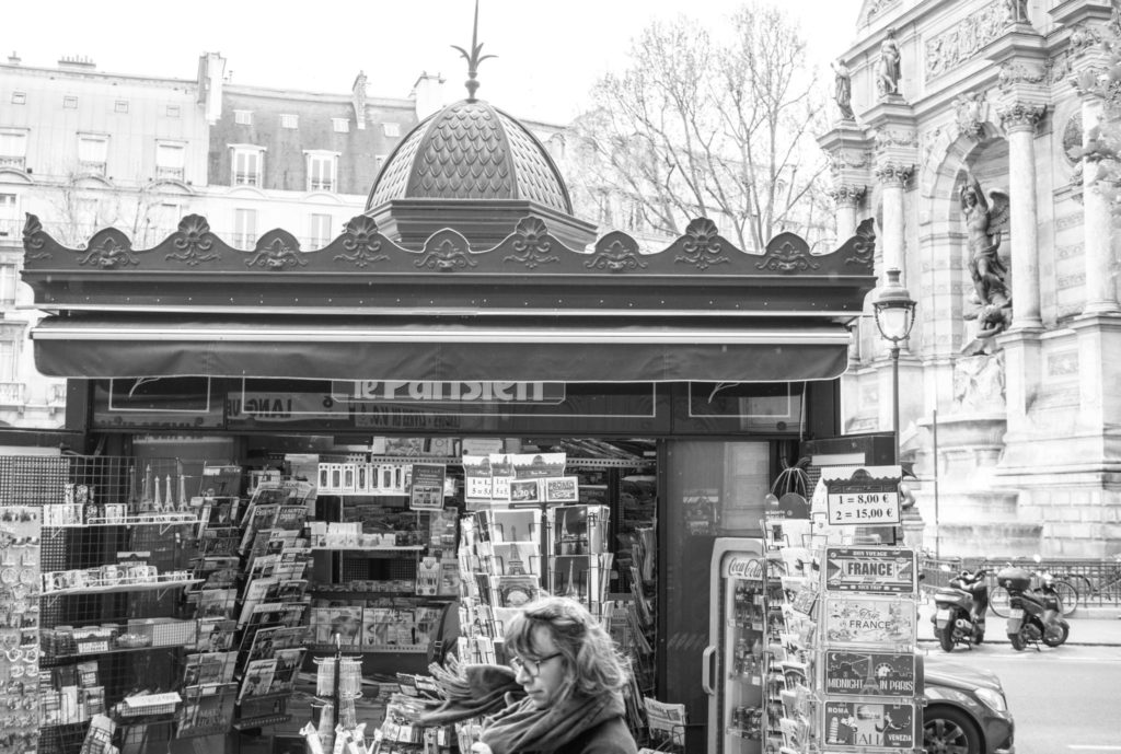 Paris - Kiosque Place de la Republique