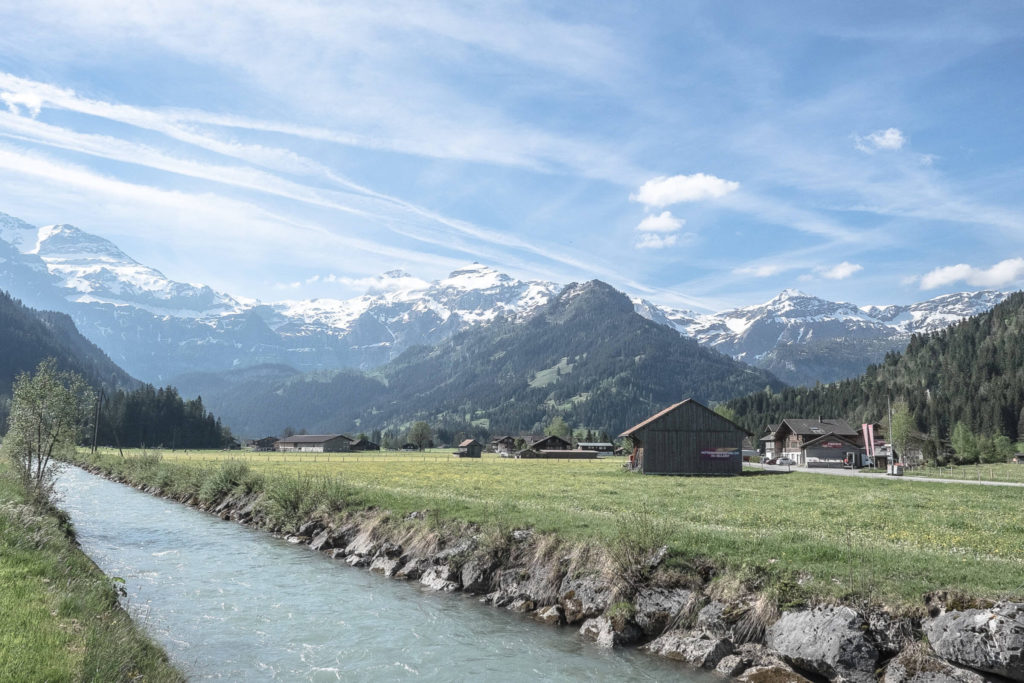 Weg zu den Simmenfälle