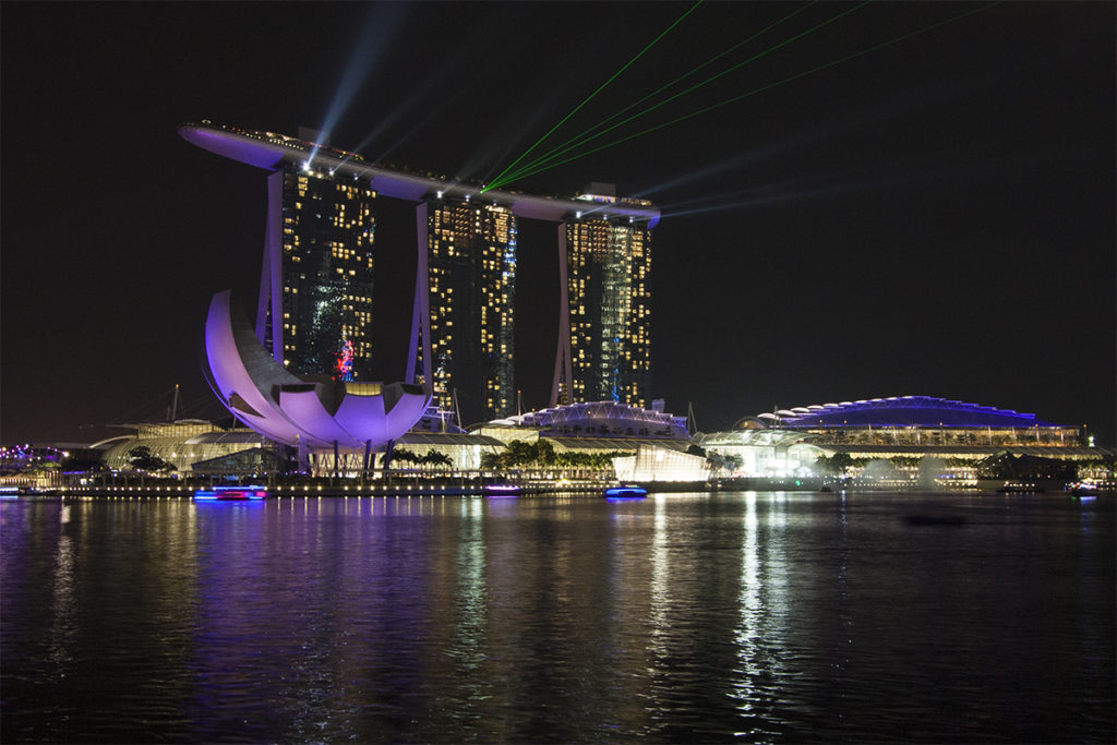LightShow in Singapur in der Nacht