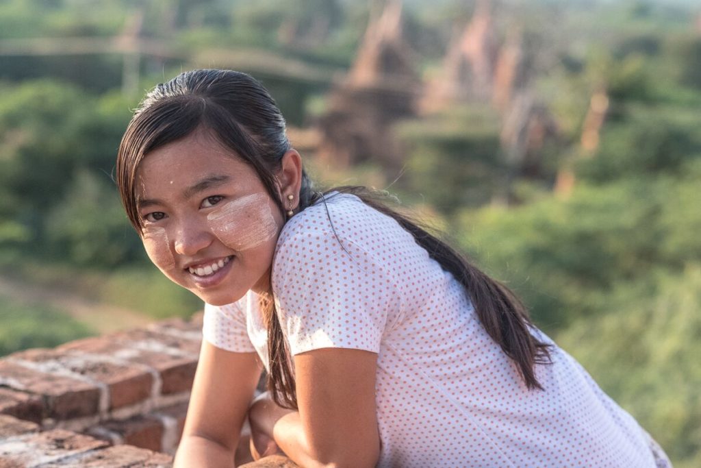 souvenir-verkaeuferin-bagan
