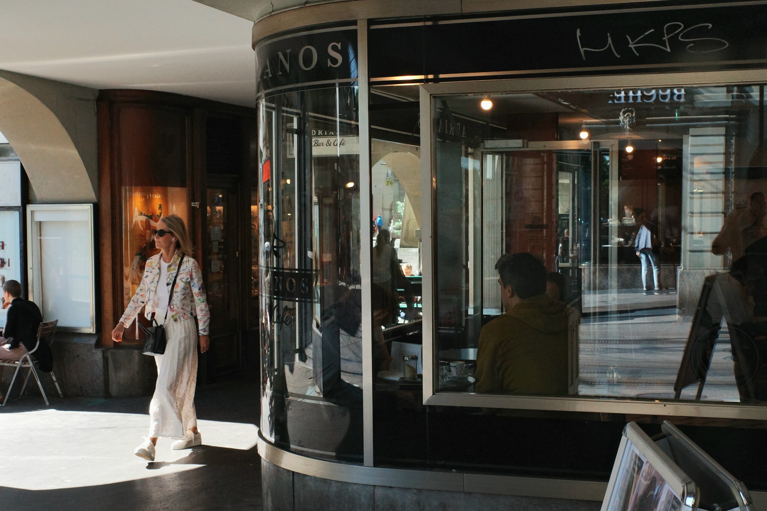 Streetfoto Bern Adrianos Cafe