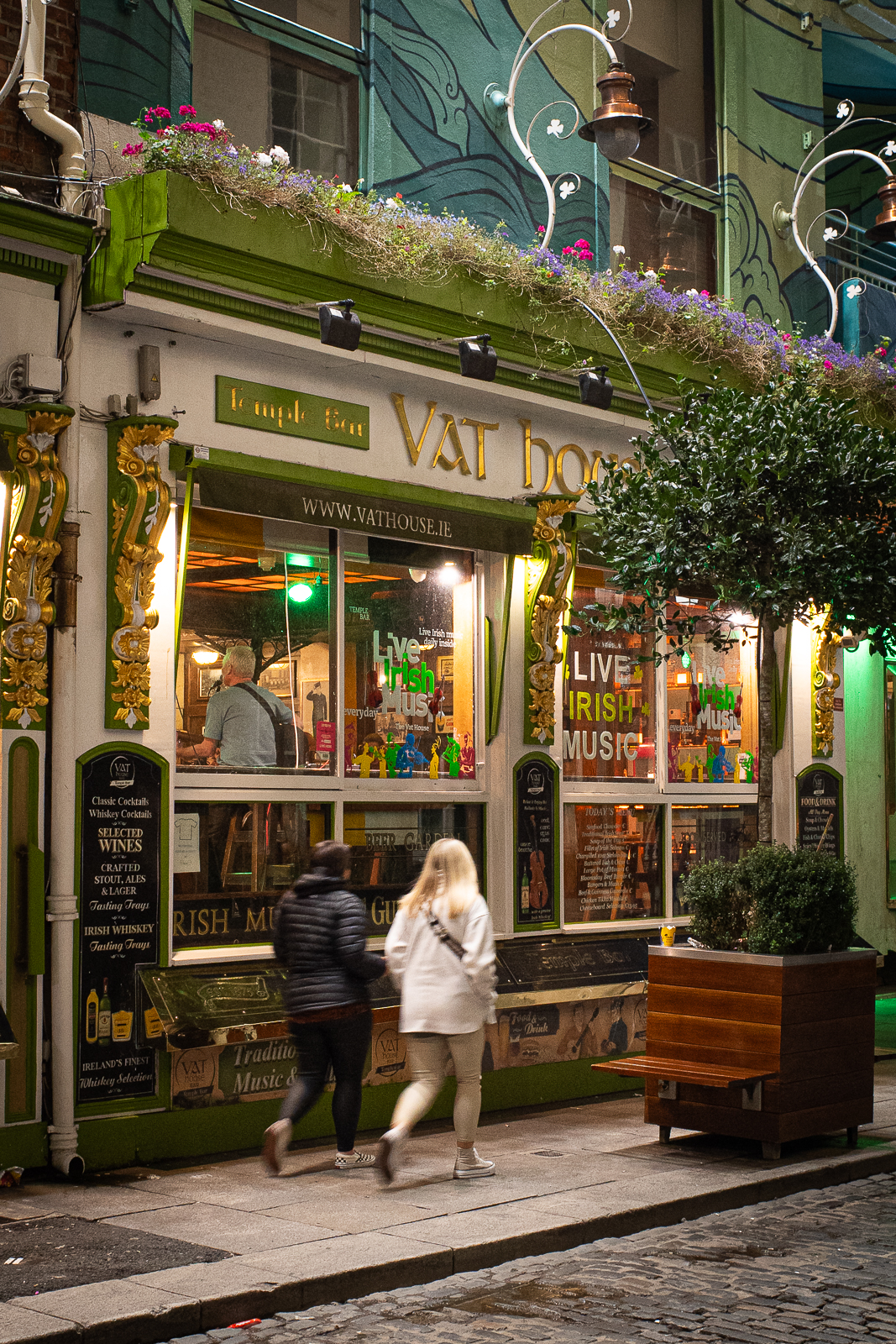 Streetfotos in der Stadt Dublin im Nightlife