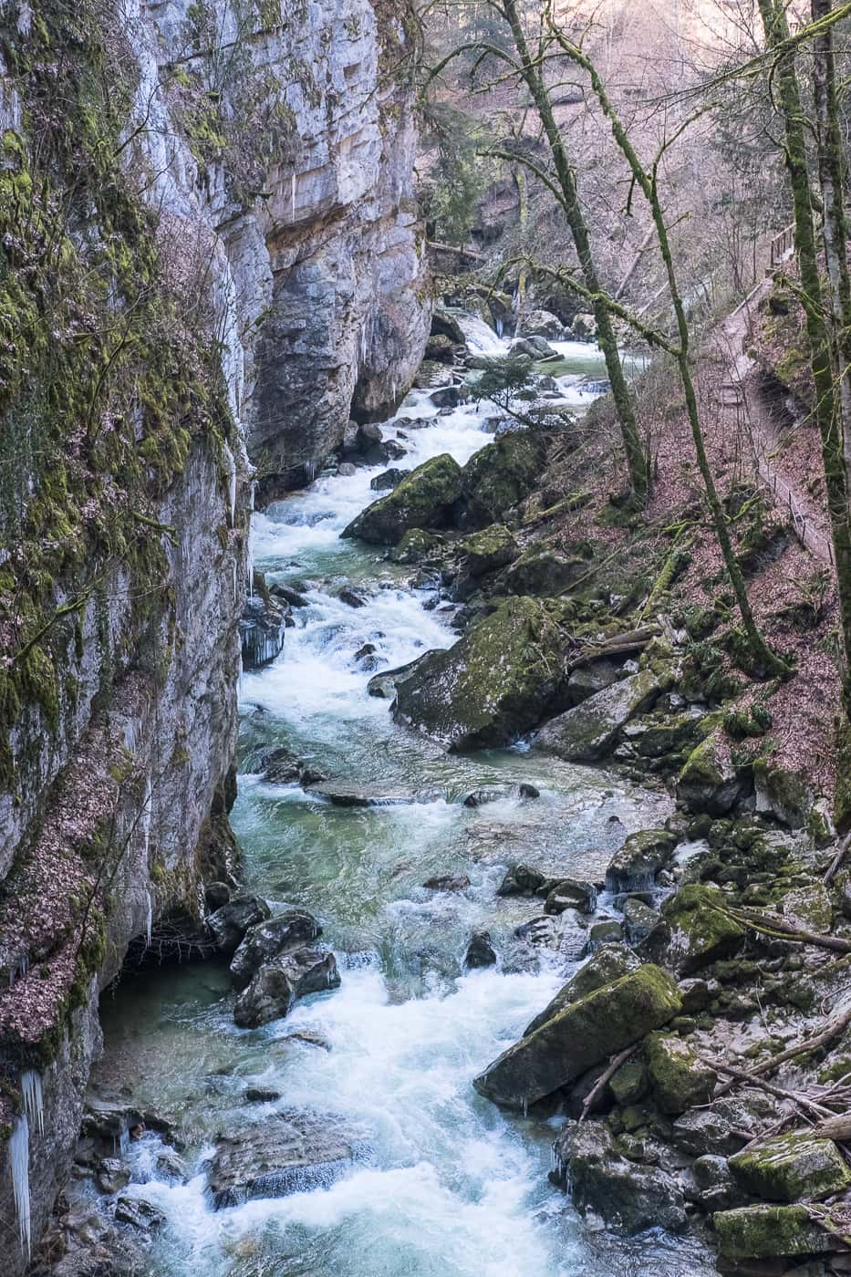 Wanderung durch die Areuse Schlucht im Winter 2021