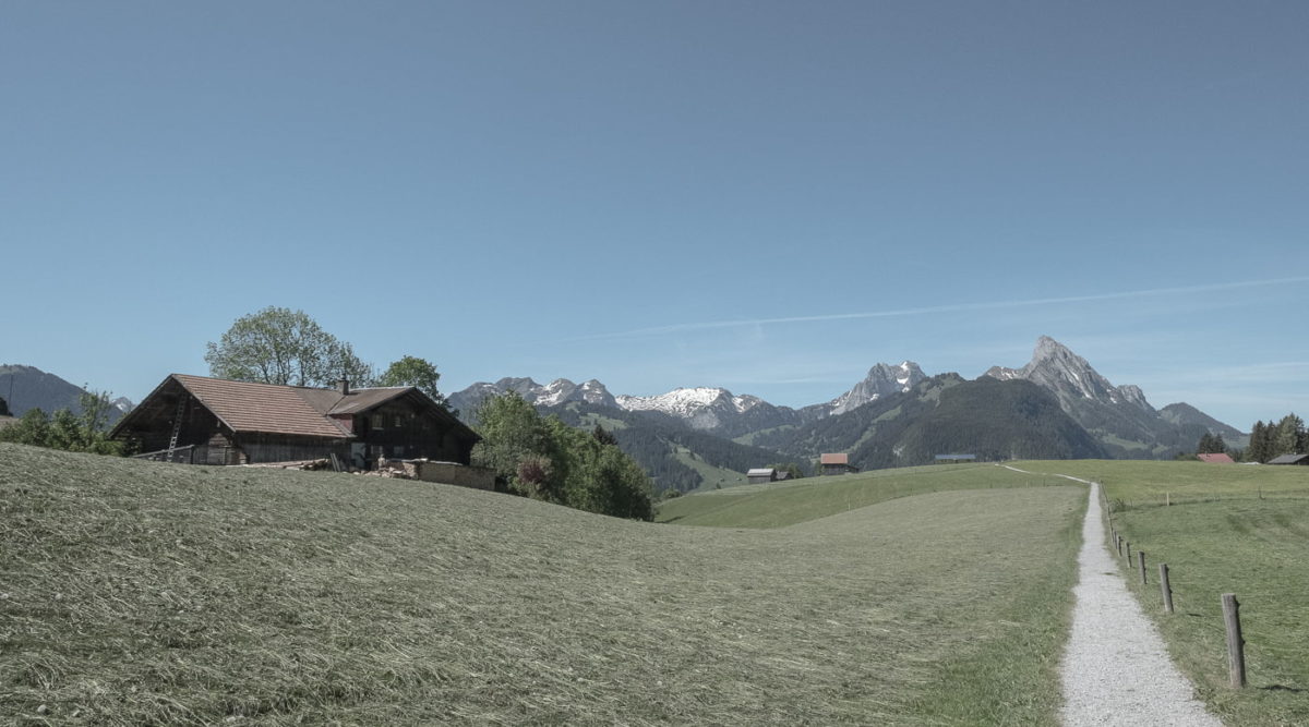 wanderweg zum Mirage Gstaad