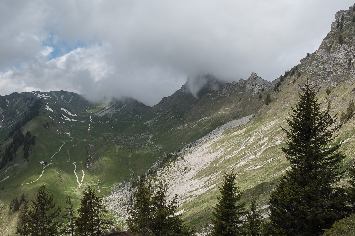 wolkenspiel ueber gantrischkette
