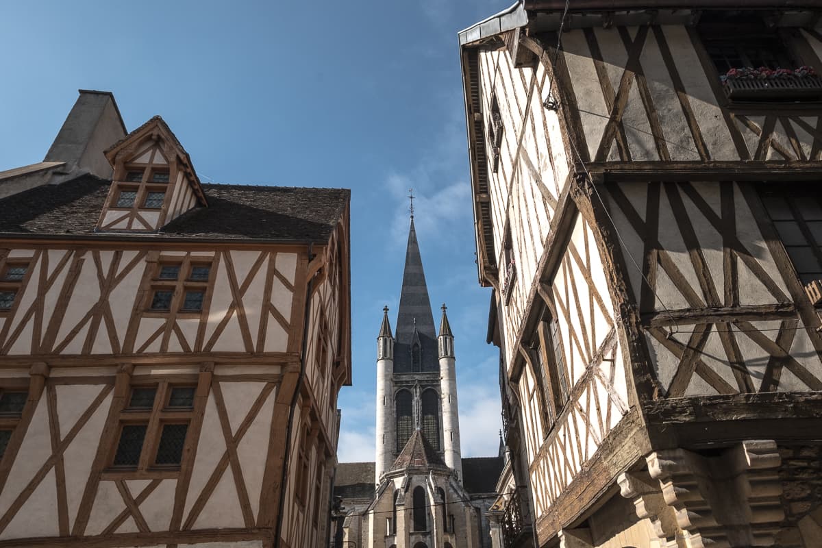 zwischen den haeusern dijon